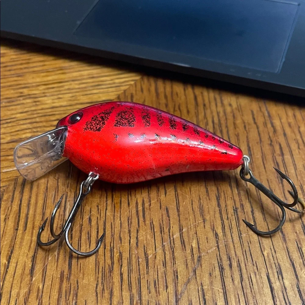 Red Fishing Crankbait Lure for Freshwater Bass